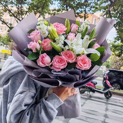 临汾11朵戴安娜粉玫瑰百合，与你一起追逐梦想