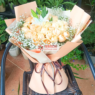 临汾33朵香槟玫瑰百合，心里永远是你